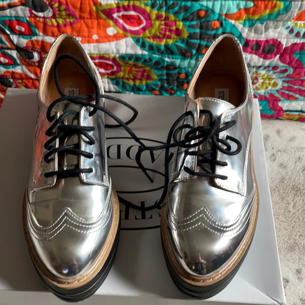 Steve Madden Silver Metallic Oxford